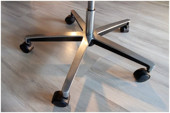 Image 1 of Chaise tulipe 70's, tissu lainé orangé et fonte d'aluminium