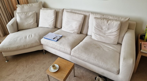 Canapé d'angle B&B Italia modèle Harry avec assise méridienne, tissu clair