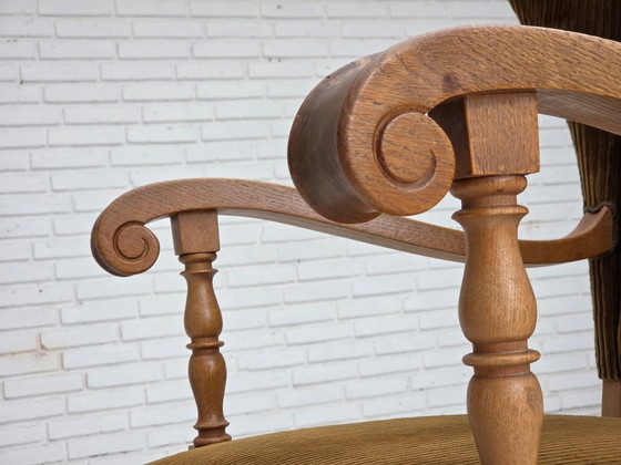 Image 1 of Anni '70, poltrona scandinava con schienale alto e ala, mobili in velluto a coste, legno di quercia intagliato.