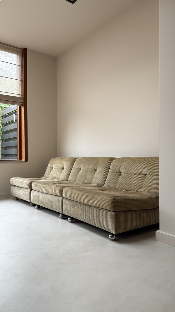 Image 1 of Trois éléments d'assise vintage en tissu velours côtelé