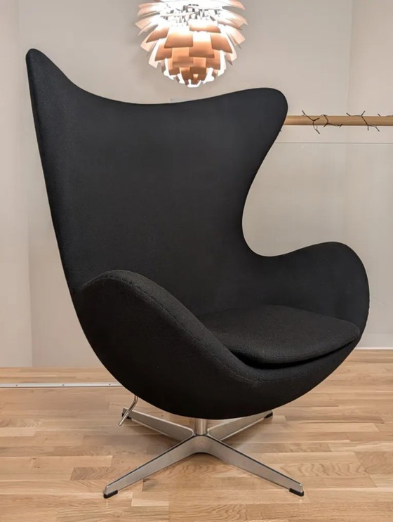 Image 1 of Arne Jacobsen Egg Chair with Ottoman