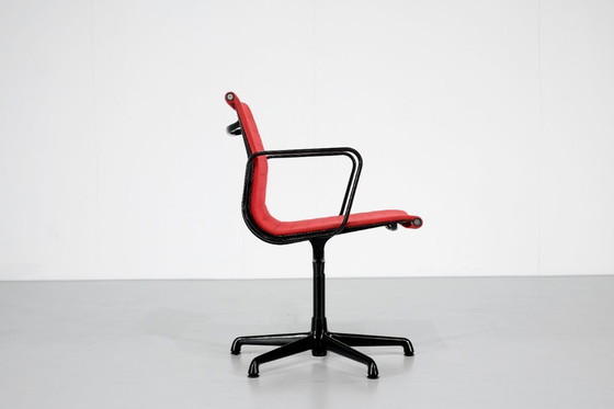 Image 1 of Poltrona "EA 117" di Charles Ray Eames per ICF USA 1969.