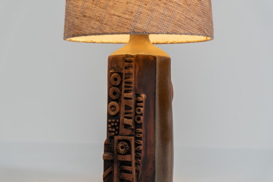 Lampada scultorea in ceramica „Kennegie“ di Peter Ellery per Tremaen (Regno Unito, anni '60). (photo 4 of 10)