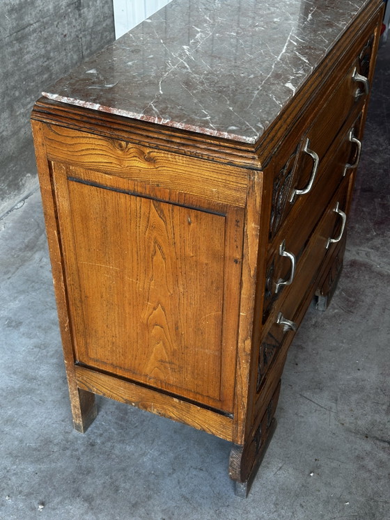 Kompakte Art-Deco-Kommode aus den 1930er Jahren, aus geschnitztem Holz und Marmor – Commode Art deco (photo 11 of 14)