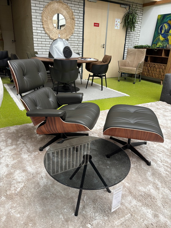 Nwe Vitra Eames Lounge Chair + Ottoman Palisander Brown Premium Leather 2026 – Draaistoelen, Aluminium, Wood (photo 4 of 9)