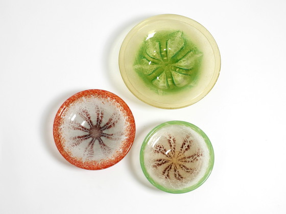 Image 1 of Tre belle ciotole in vetro colorato degli anni '30 di Karl Wiedmann per WMF Ikora | ø30, ø27,5 e ø24