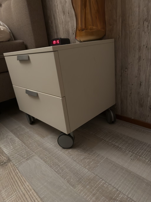 2 Hülstra nachtkastjes