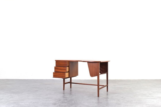 Image 1 of Mid Century Nierenförmiger dänischer Teak-Schreibtisch, 1960er Jahre.