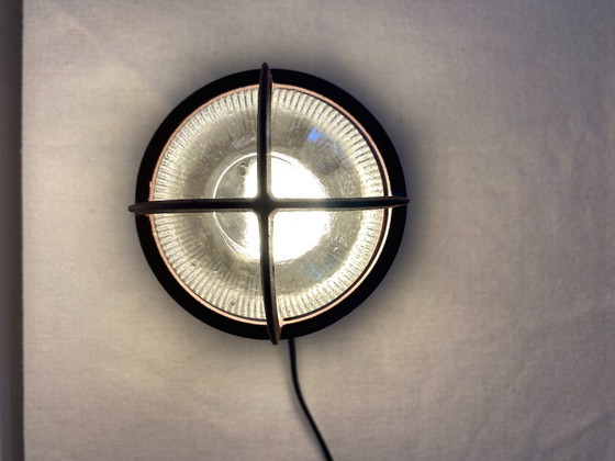 Vintage industriële wandlamp met kooiconstructie – jaren 70 – Wandlampen, Metal, Glass (photo 6 of 9)