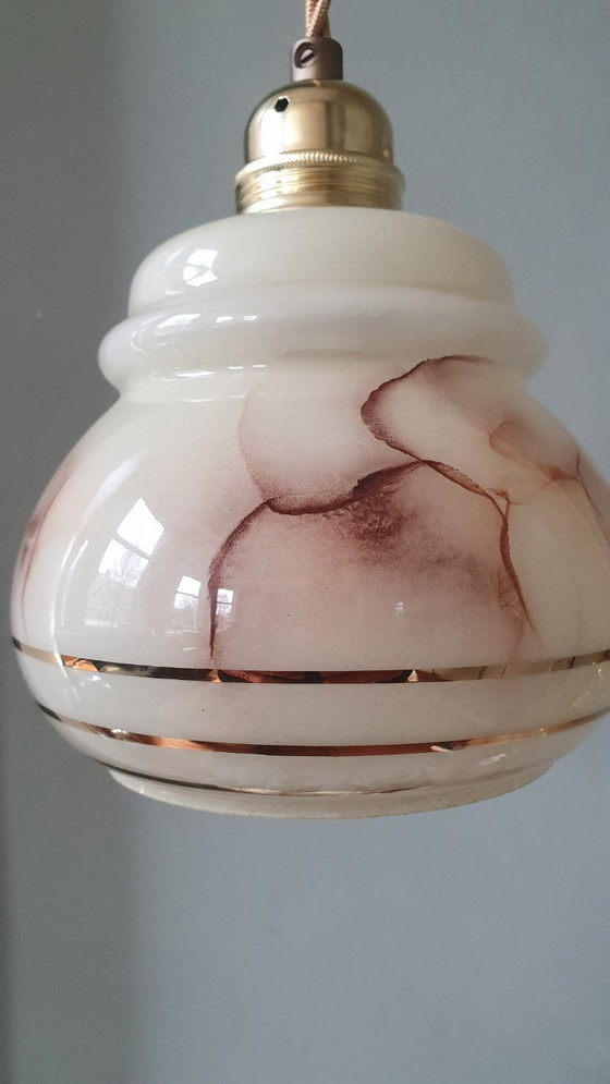 Image 1 of vintage gemarmerde opaline hanglampen met gouden decoratie