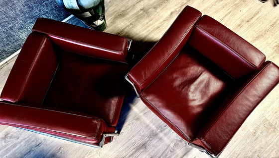 Image 1 of 2 vintage LC2 Le Corbusier stoelen in rood leer, Italië, jaren 80