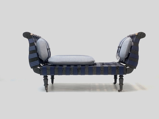 Image 1 of Chaise longue antica, circa 1870 – completamente restaurata con visibile maestria artigianale tradizionale.