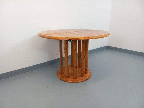 Image 1 of Table à manger ronde scandinave vintage style Rainer Daumiller en pin des années 60 70 avec rallonge