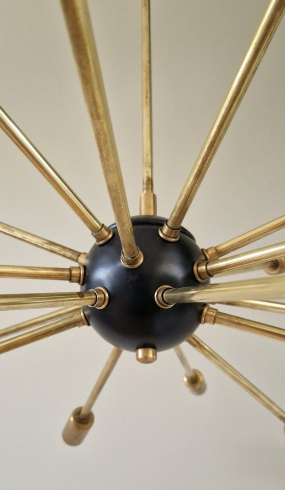 Image 1 of Lustre vintage de style Stilnovo, design italien du milieu du XXe siècle, années 1960, en laiton