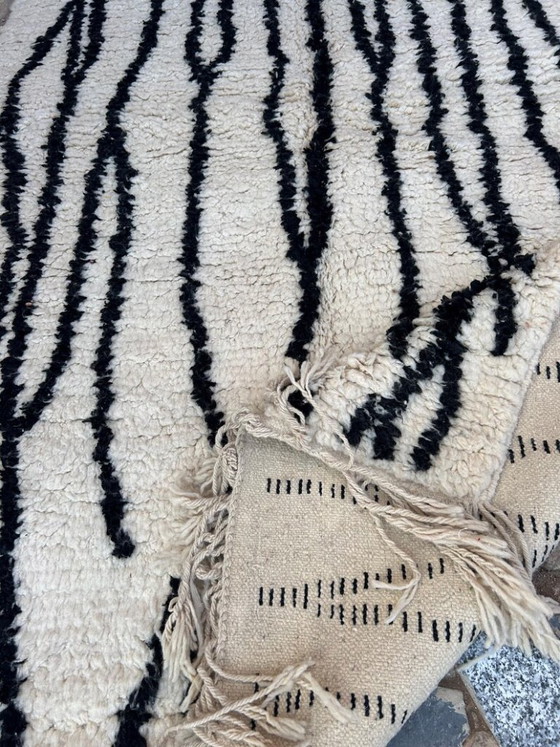 Image 1 of Marokkanischer Wollteppich – Einzigartiges Design & Handarbeit 250 cm x 150 cm