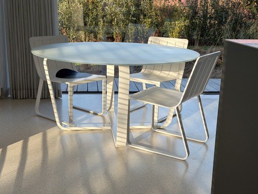 Round garden table 150cm