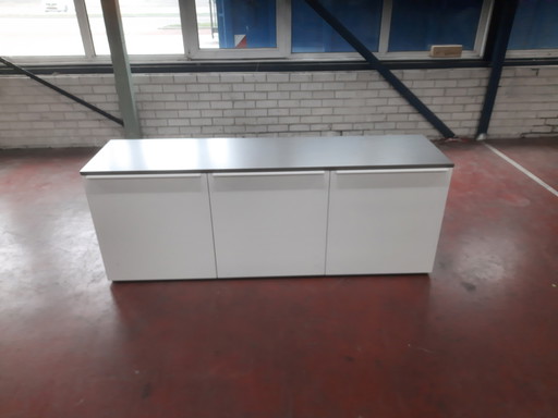 1x Capelini Drehtürschrank. 58 x 181 x 46 cm