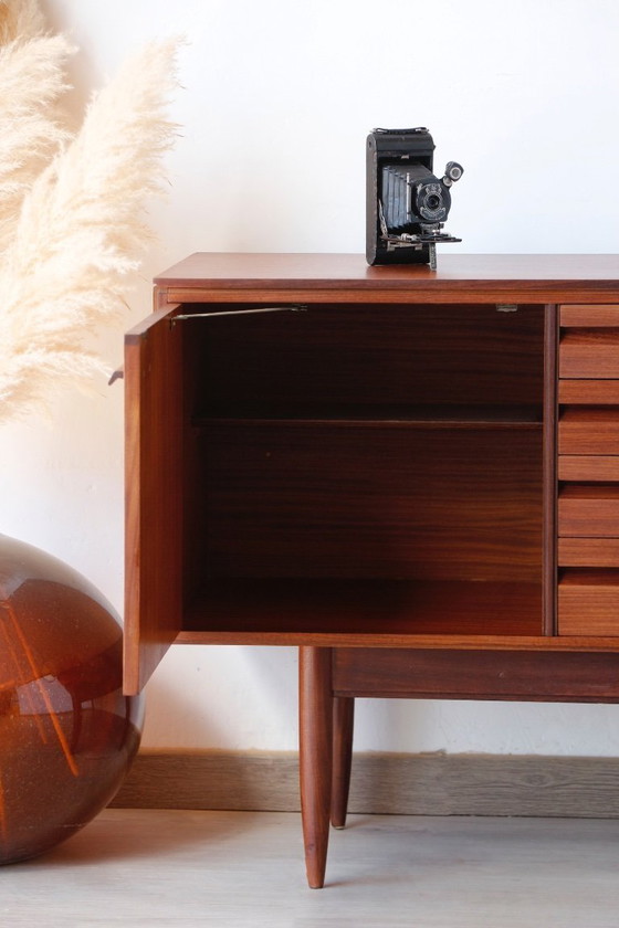 Image 1 of Britisches Sideboard im modernen Stil von White & Newton | Ikonisches Design