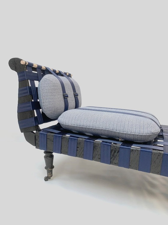 Image 1 of Chaise longue antica, circa 1870 – completamente restaurata con visibile maestria artigianale tradizionale.