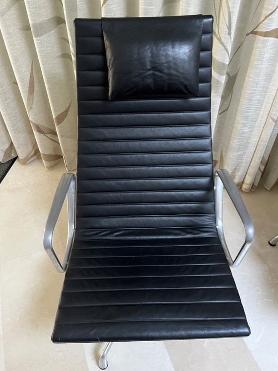 Image 1 of .vitra lounge stoelen