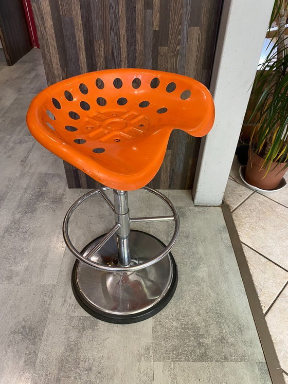 Image 1 of Taburete de tractor naranja auténtico, estilo cortacésped, giratorio y ajustable, de Etienne Fermigier Mirima, 1970.