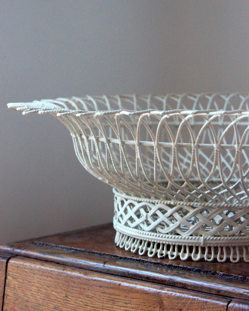 Centerpiece in Creamy White Lacquered Metal, in the style of Mathieu Matégot