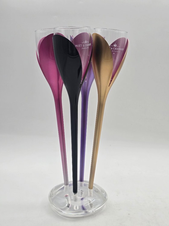Image 1 of Champagne flutes in houders Moët & Chandon