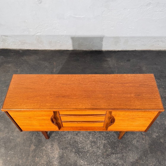 Credenza britannica in teak con ante scorrevoli, anni '60 – Credenze, Legno (photo 8 of 16)