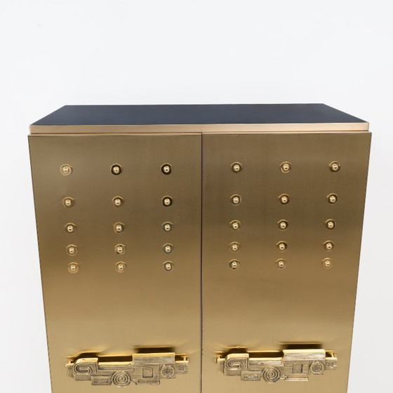 Image 1 of Mueble bar italiano de latón con tiradores esculturales de latón fundido.