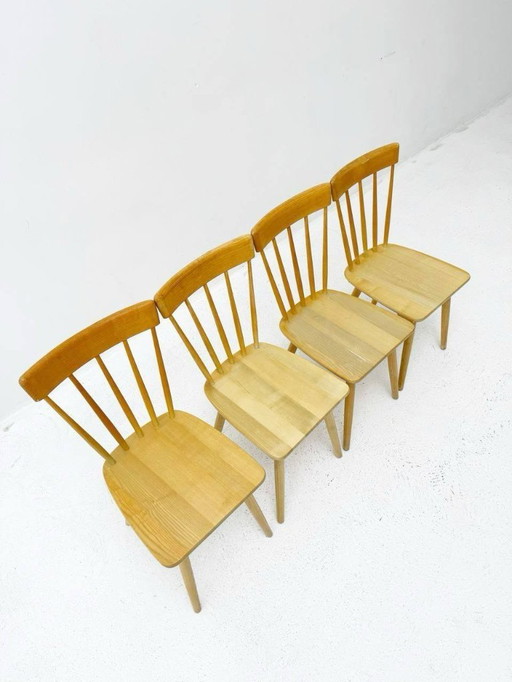 Set di 4 sedie a fuso dal design intramontabile di Victoria Furniture.