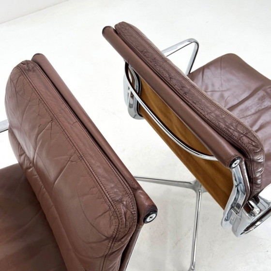Image 1 of Bruine leren EA208 Softpad bureaustoel van C. & R. Eames voor Herman Miller, jaren 70.