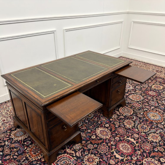 RAC Klassiek Engels Chesterfield Bureau – RAC Royal Antique Collection, Leather, Wood (photo 14 of 19)
