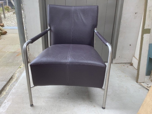 Fauteuil couleur aubergine de Bert Plantagie