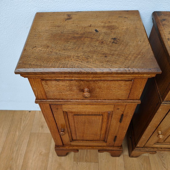 Image 1 of Set antiker Nachttische und Beistelltische aus Eiche