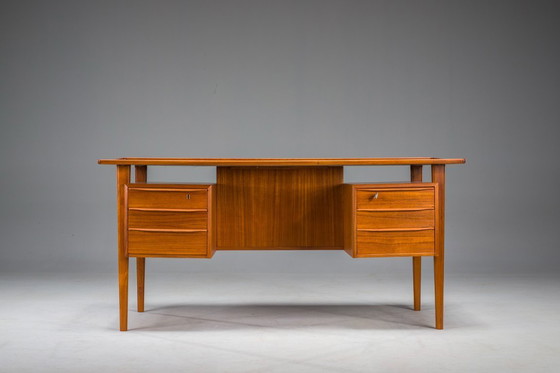 Image 1 of  Dänischer Teakholz-Schreibtisch von Peter Lovig Nielsen für Hedensted Mobelfabrik, 1972
