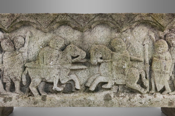 Image 1 of Jardinera de hormigón con fachada esculpida al estilo romano, Francia, década de 1920