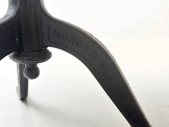 Image 1 of Tavolo in castagno con gambe in ghisa Horgen Glarus, anni '20-'40