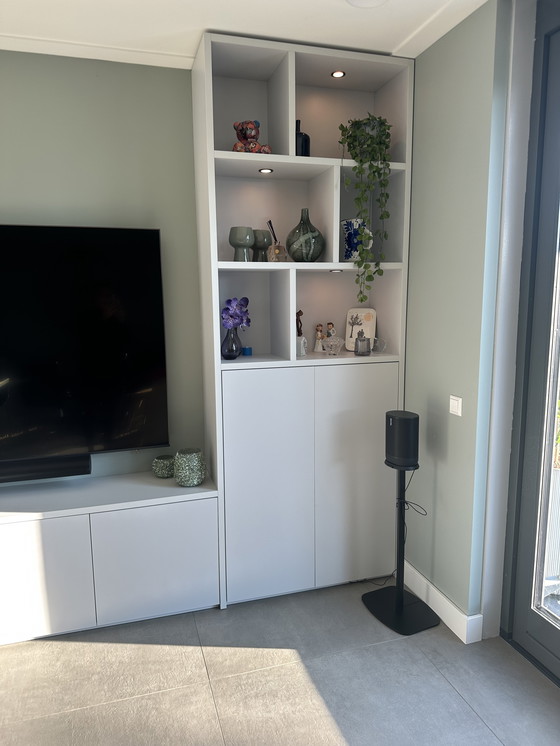 Image 1 of Pensile con panca da pranzo e pannelli murali esagonali