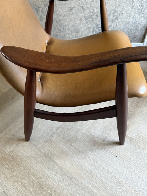 Image 1 of vintage fauteuil is een klassiek ontwerp van Louis van Teeffelen voor Wébé