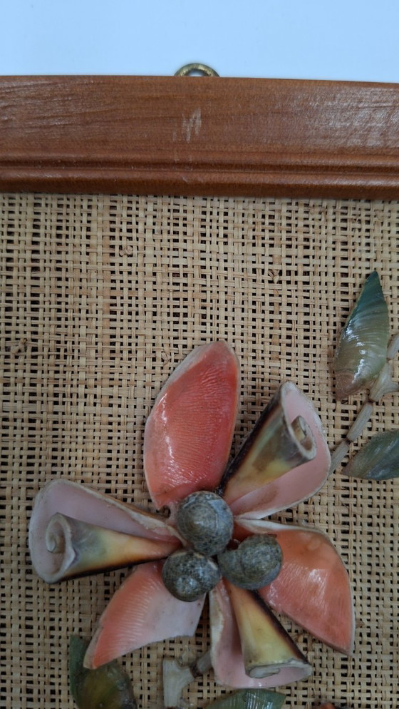 Image 1 of Dipinto di conchiglie d'epoca su tela di iuta