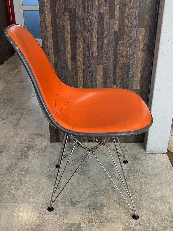 Image 1 of Chaise fibre de verre skai vinyl dsr eiffel orange greige eames herman miller vintage 50 60 70
