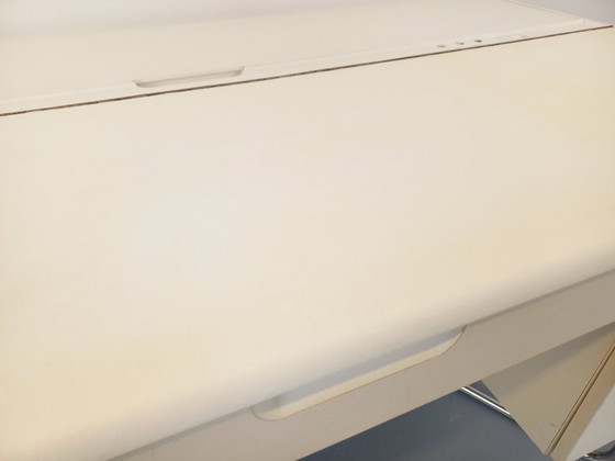 Image 1 of Bureau vintage style Bauhaus en mélaminé et métal chromé des années 70