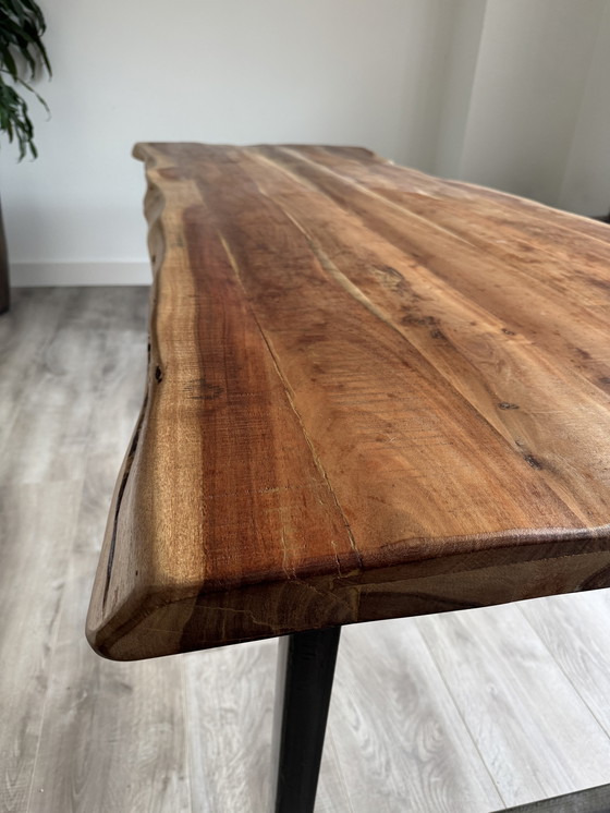 Image 1 of Mesa de tronco de árbol de madera maciza de acacia 240x90/95x77 cm