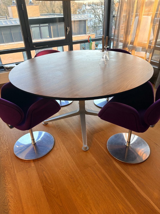 Image 1 of Zanotta runder Esstisch