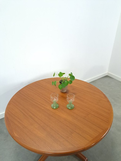 Table de salle à manger ronde en teck à rallonge design danois