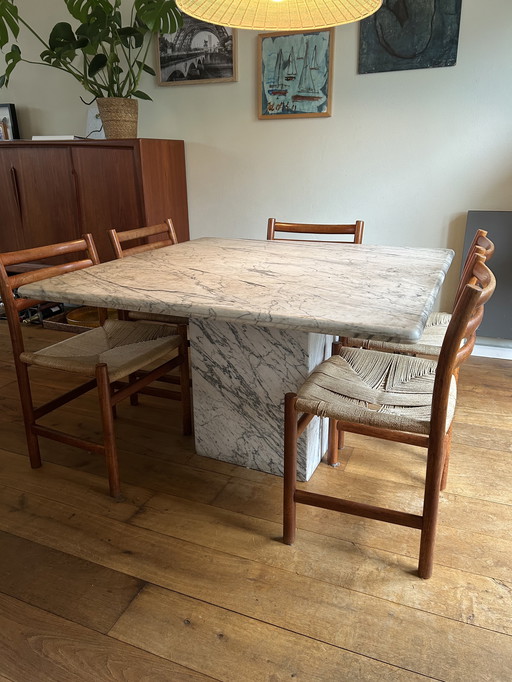 Belle table à manger en marbre
