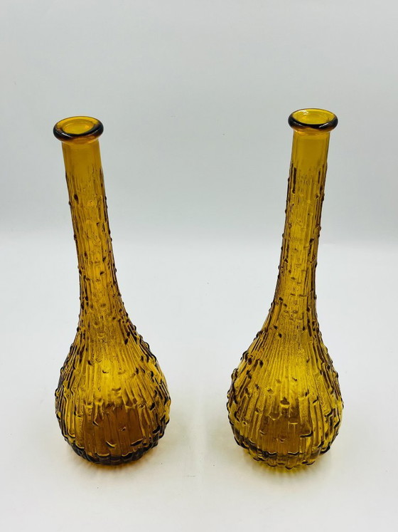 Image 1 of Set van twee vintage Empoli-flessen van getextureerd amberkleurig glas.