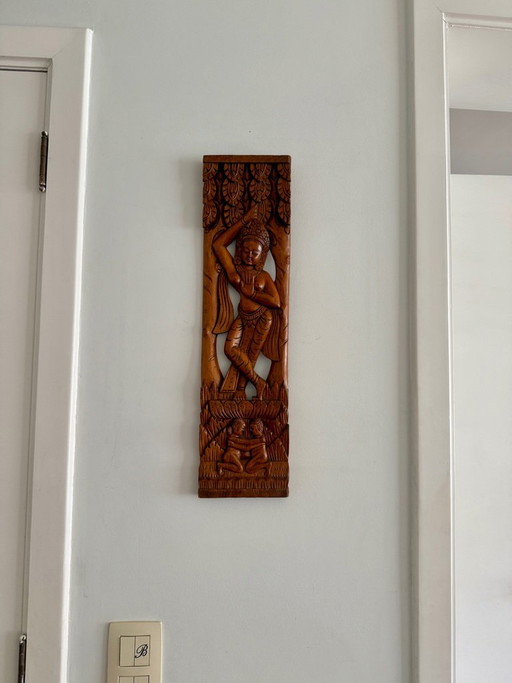 Hand-Carved Wooden Wall Panel – Apsara & Lovers – 56 cm – wanddecoratie