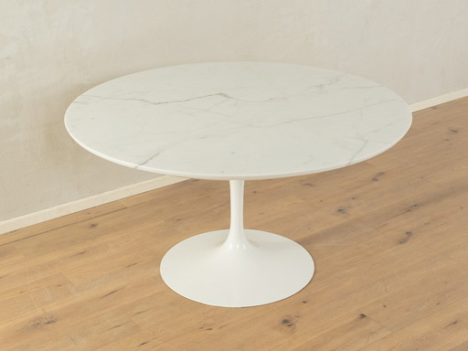 Tulip Table in white Marble