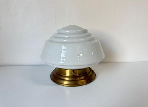 GISO plafonnière Art Deco getrapte kap opaalglas messing armatuur